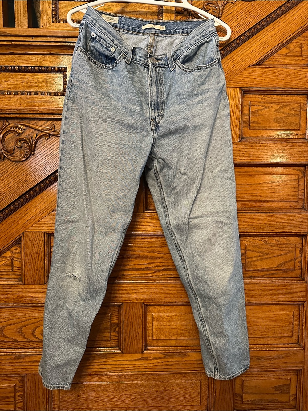 Levi’s Premium 80s Mom Jeans Women’s Size 28 High Rise Distressed Knee